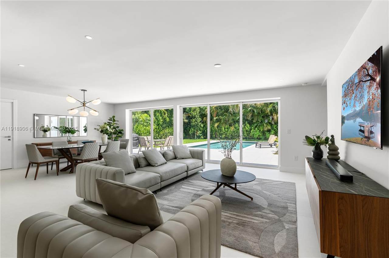 45 104th St - Photo 1