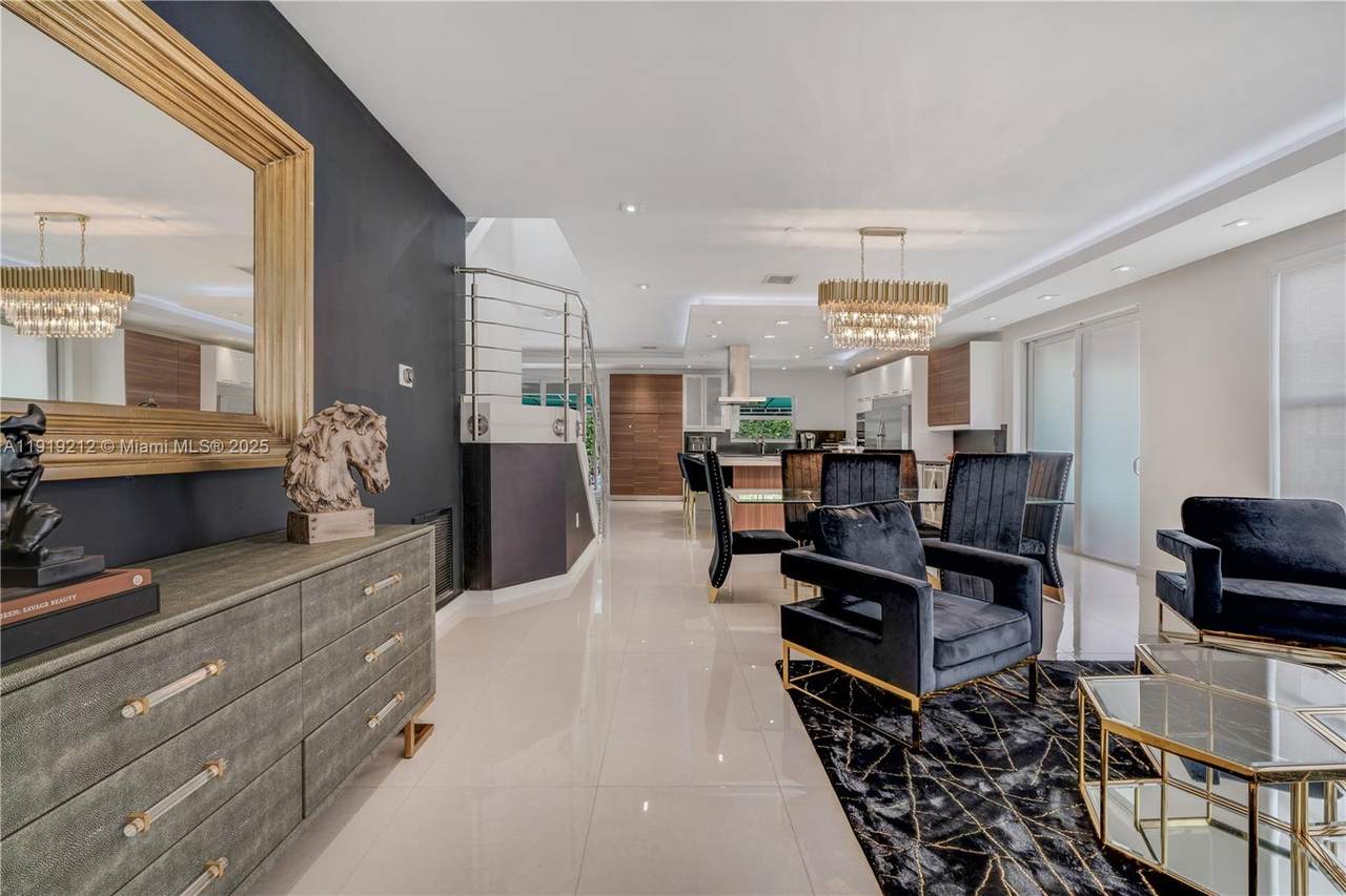 10629 54th St - Photo 1