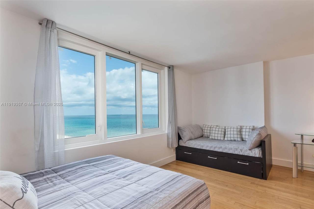 2301 Collins Ave - Photo 1