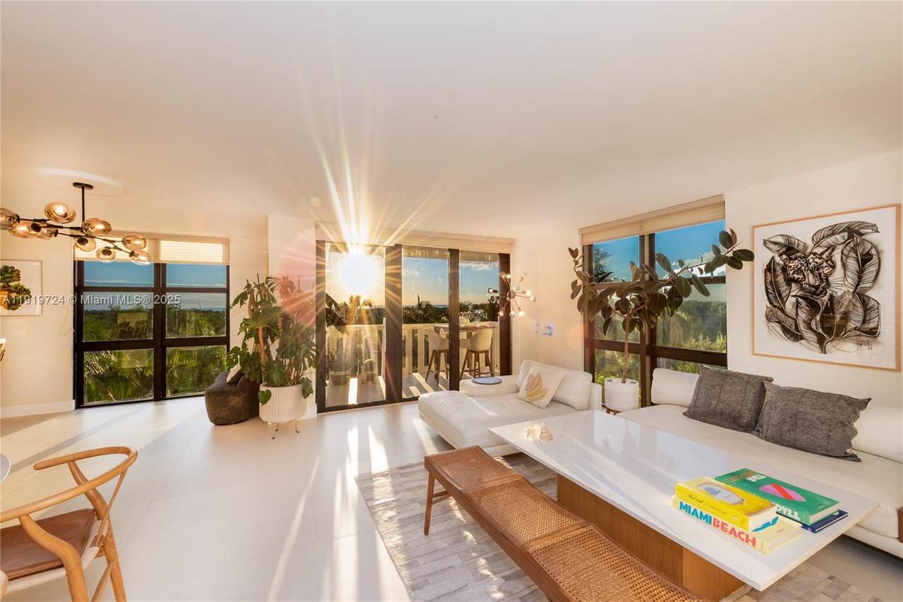 1121 Crandon Blvd - Photo 1