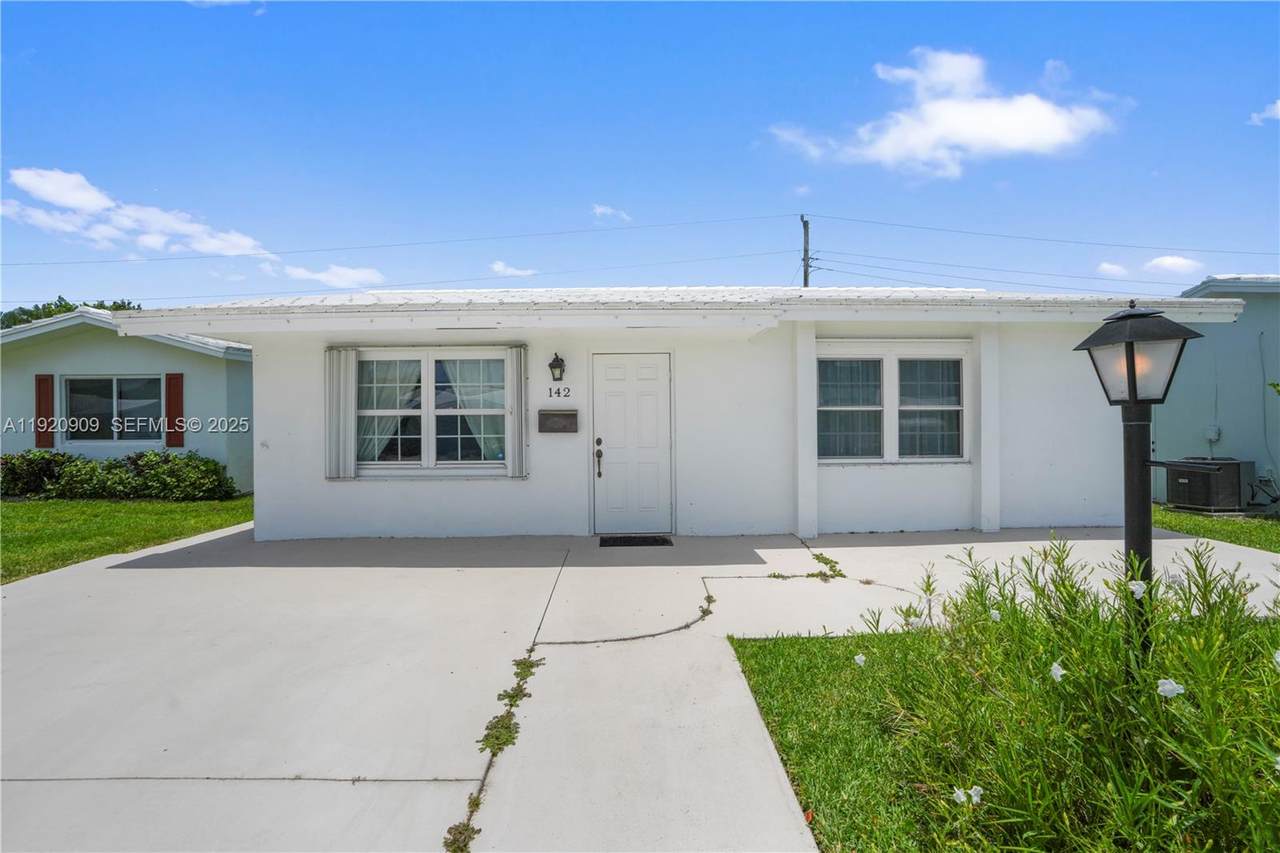 142 10th Ct - Photo 1