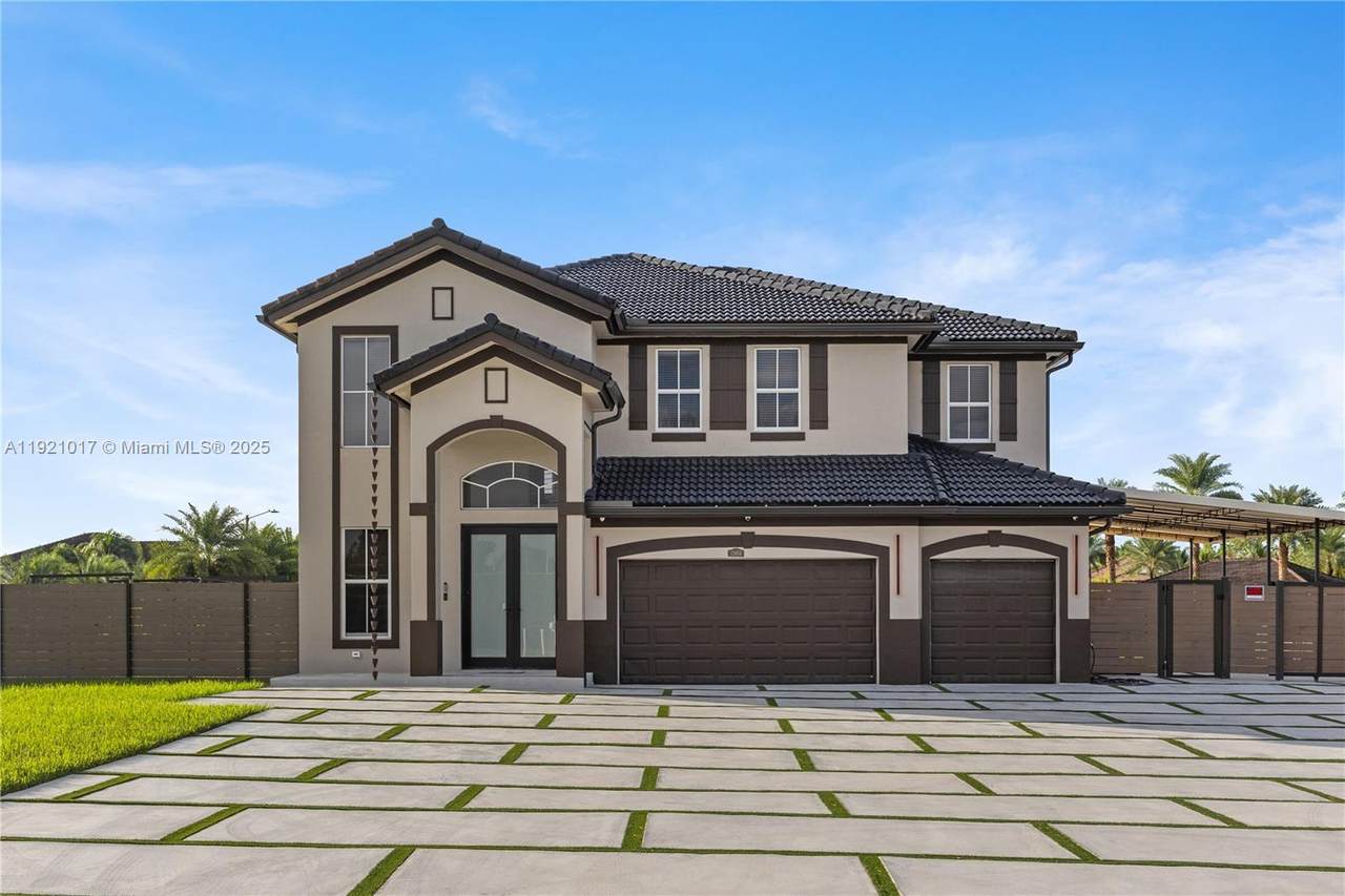 12904 222nd St - Photo 1