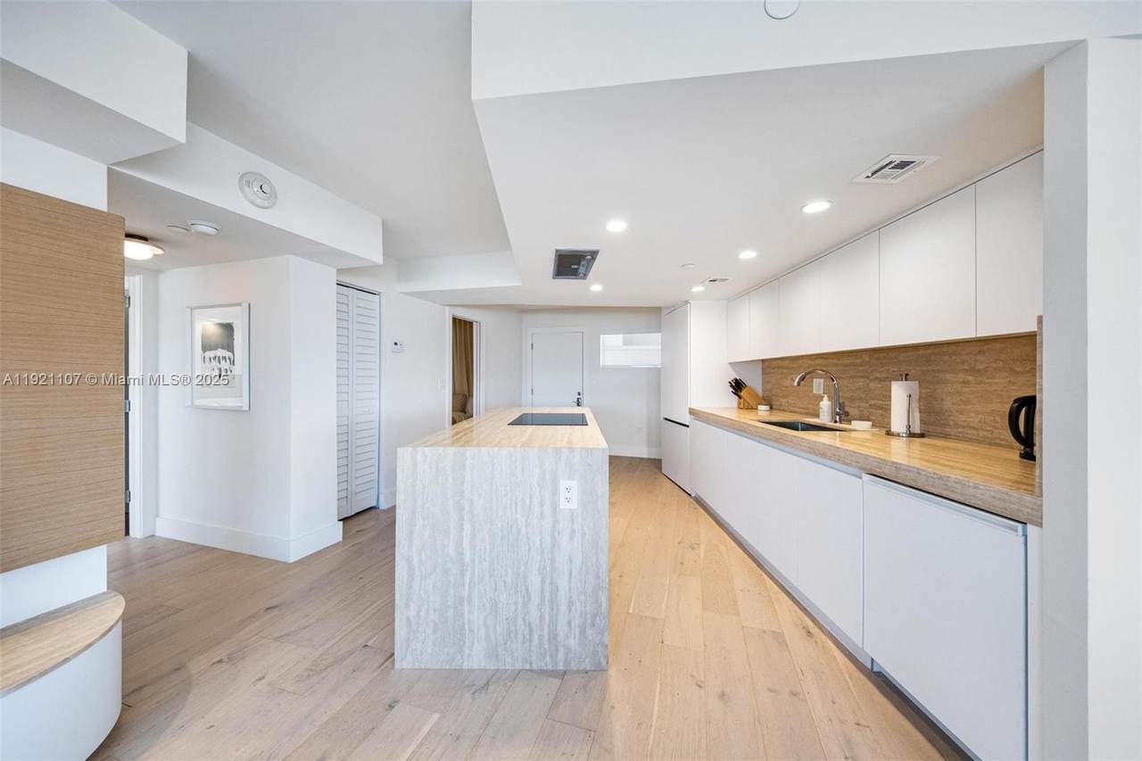 1881 Washington Ave - Photo 1