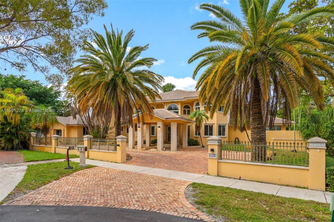 7225 Gleneagle Dr - Photo 1