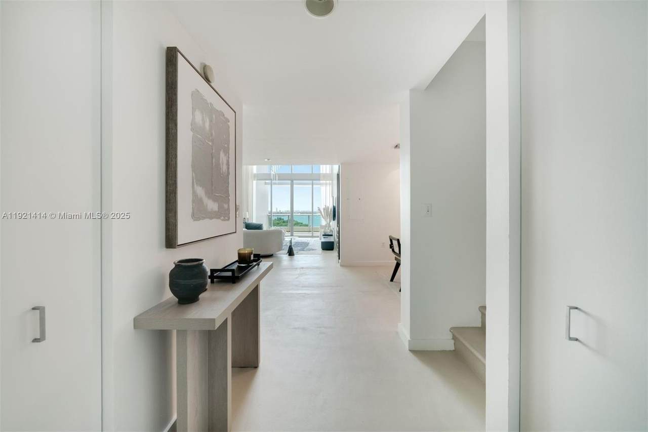 900 Biscayne Blvd - Photo 1