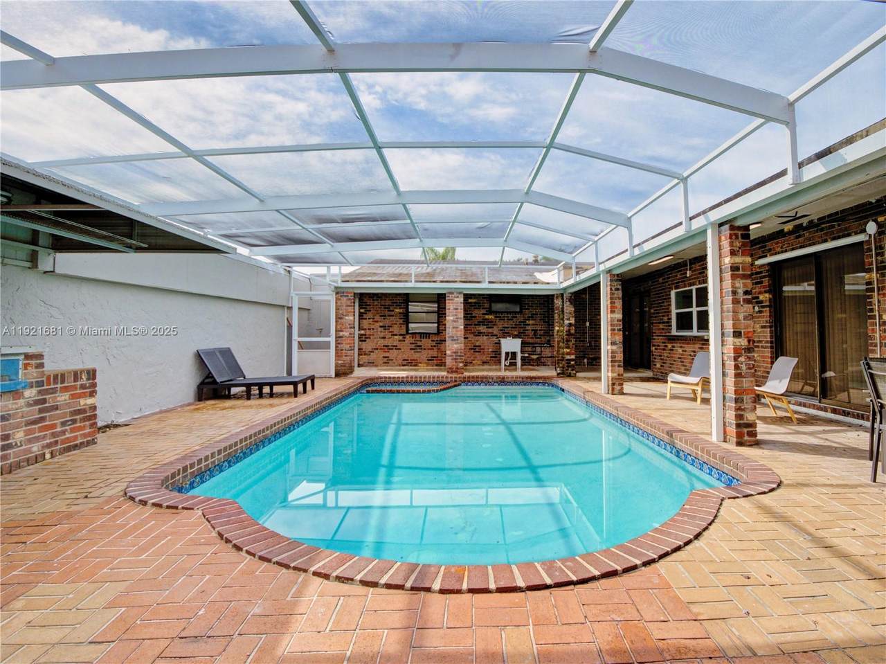 2703 Adams St - Photo 1