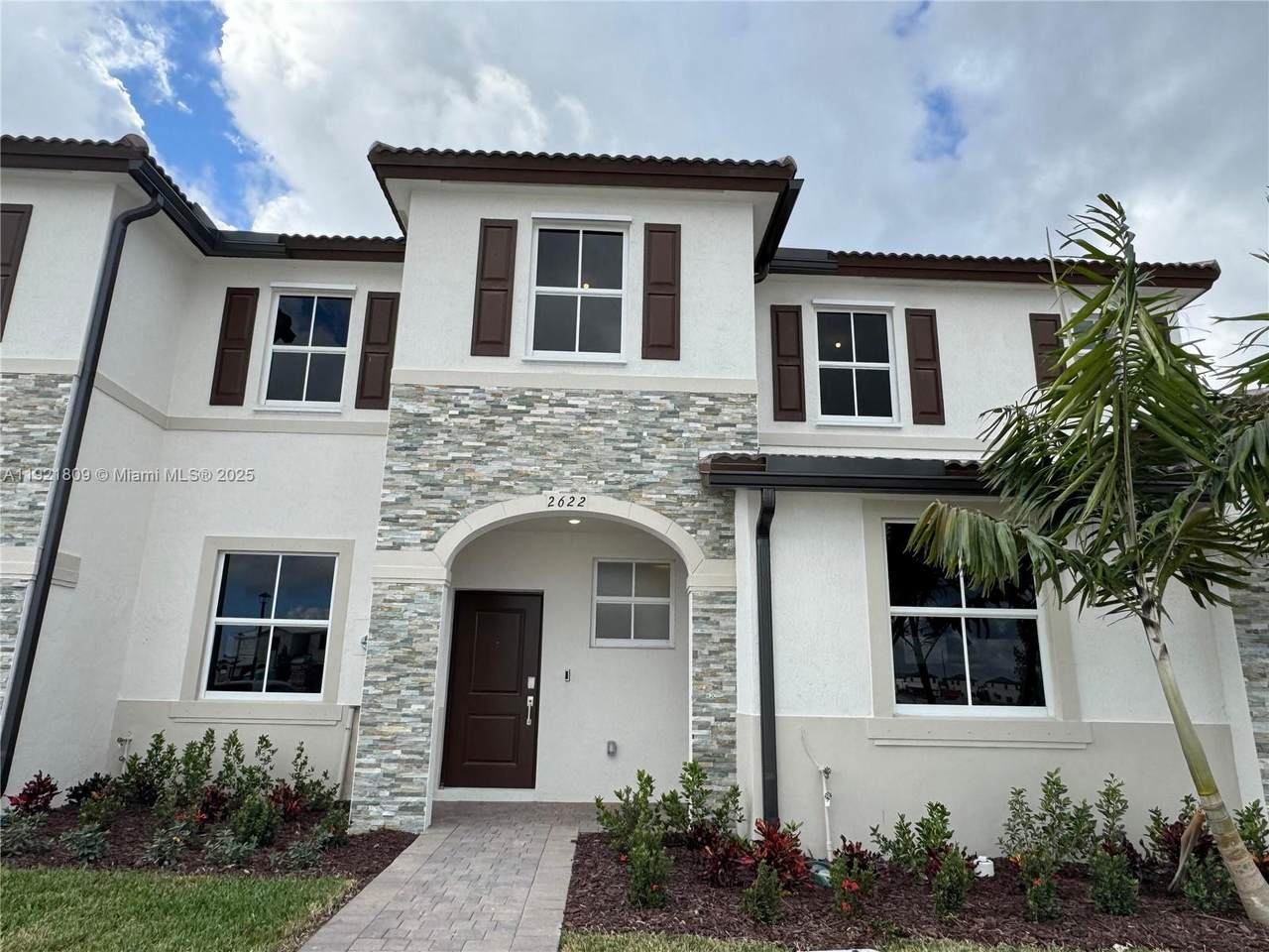 2622 27th Ct - Photo 1