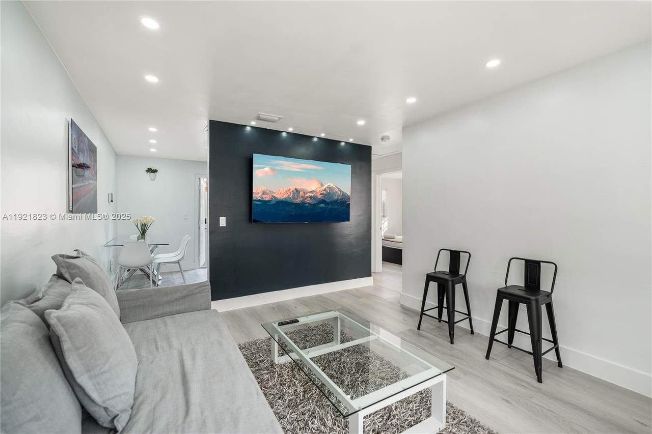 4421 9th St - Photo 1