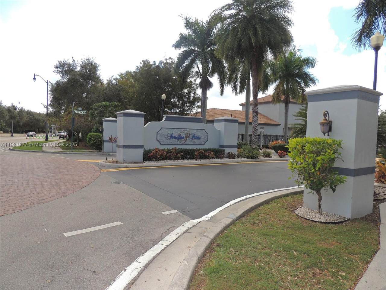 959 37th Ave - Photo 1