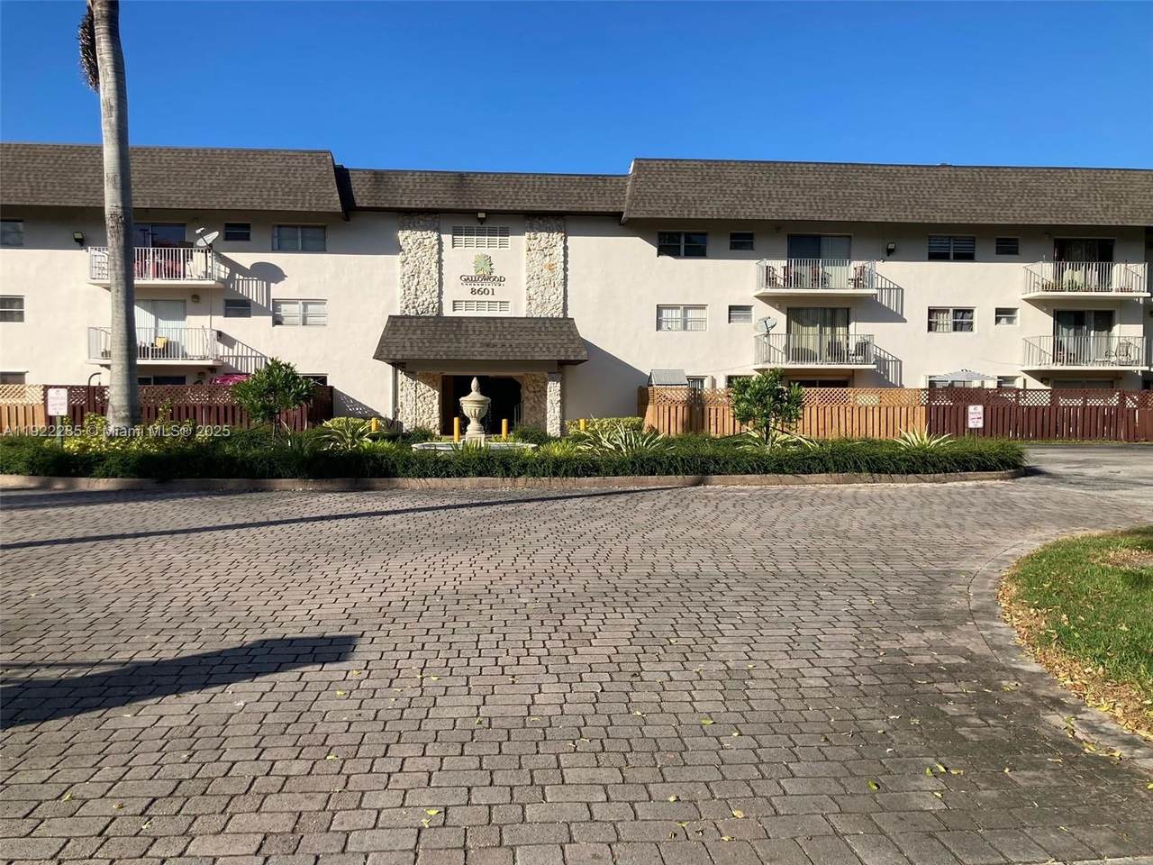 8601 94 ST - Photo 1