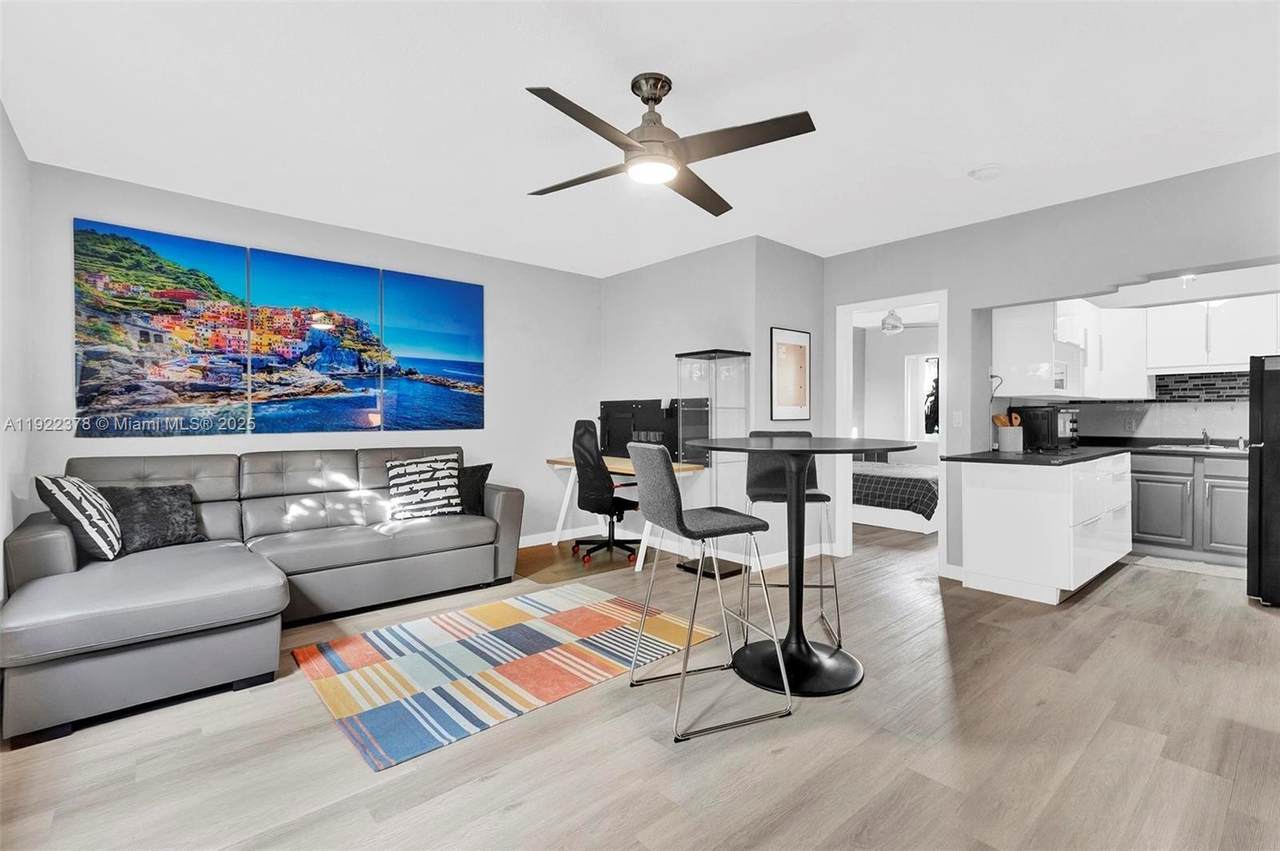 10076 Bay Harbor Dr - Photo 1