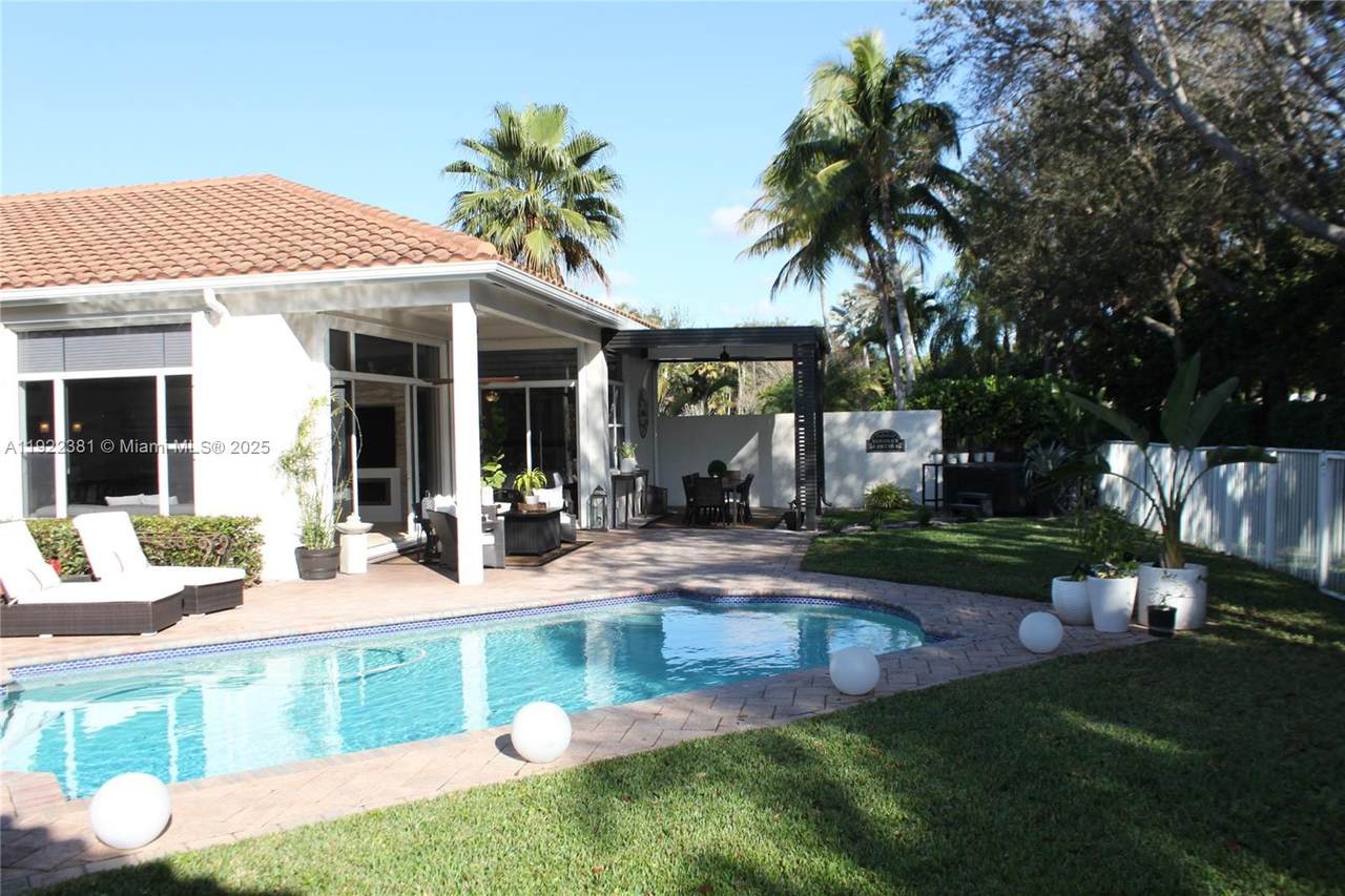 2524 Bay Pointe Ct - Photo 1