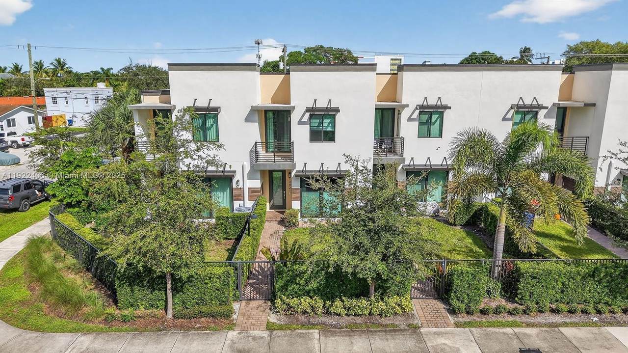 1402 4th Ave - Photo 1