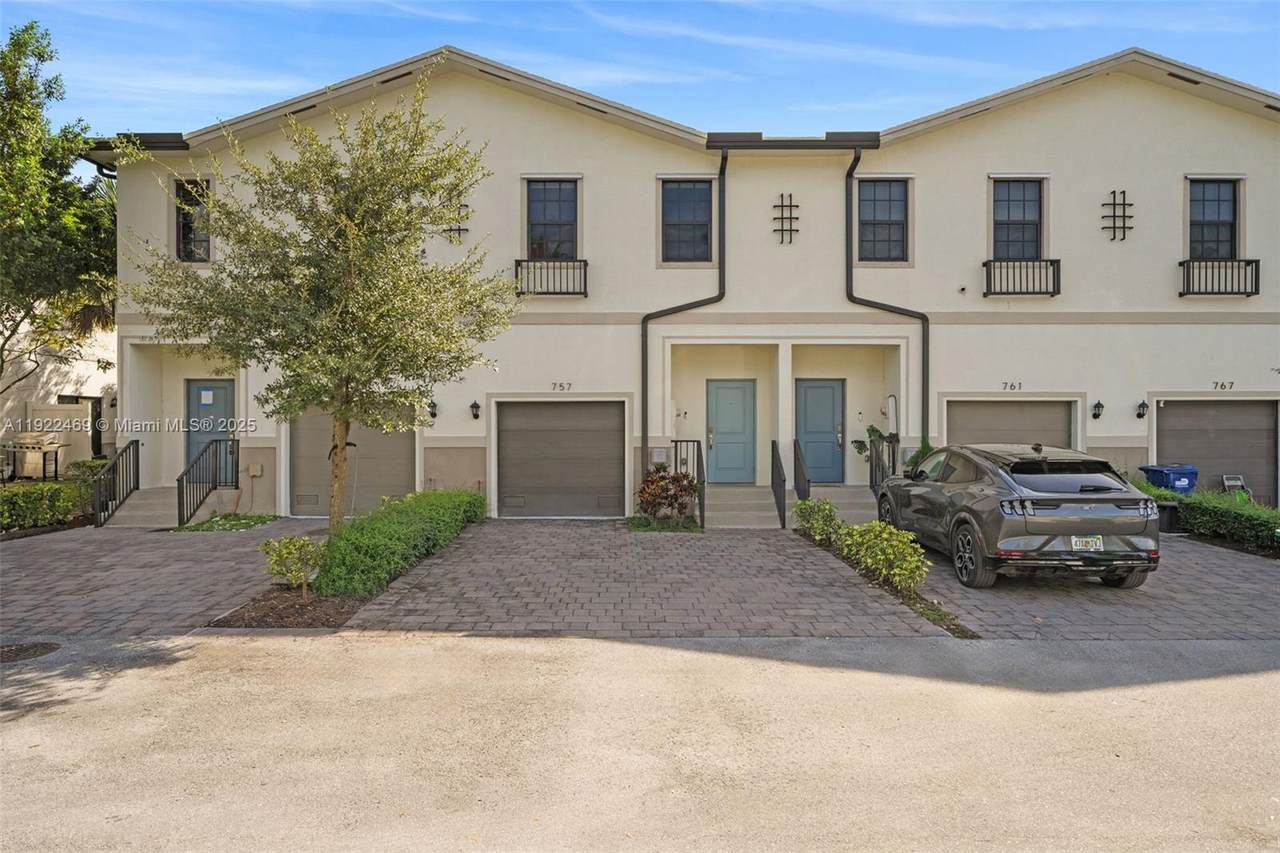 757 11th St - Photo 1