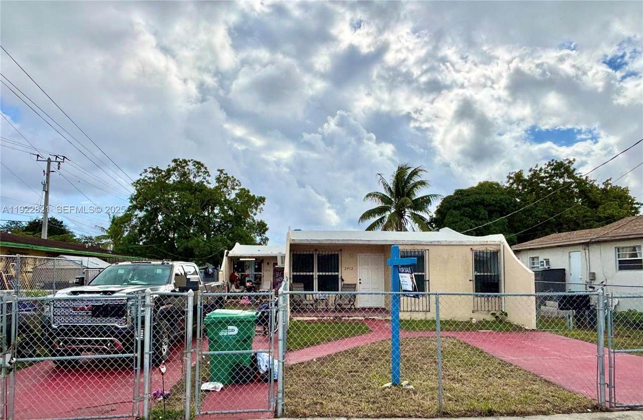 2912 32nd St - Photo 1