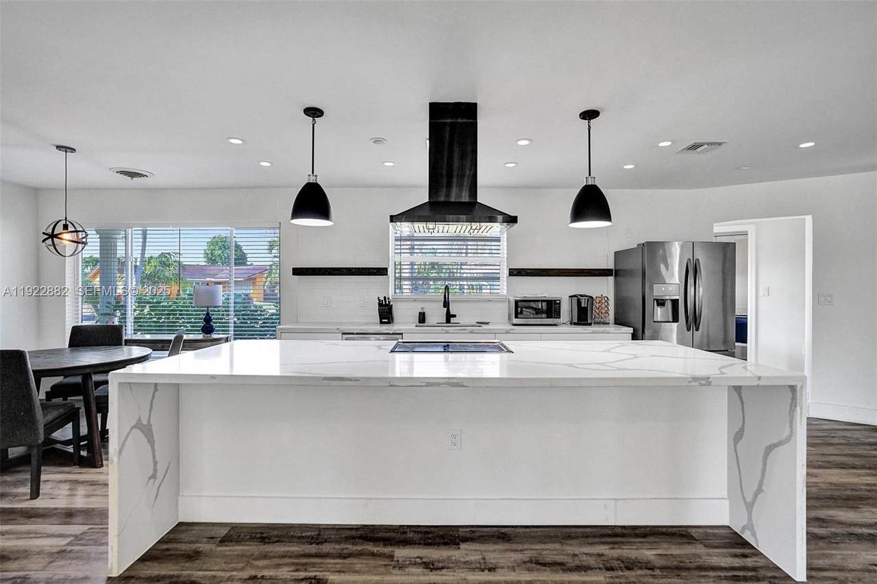 2106 16th Ave - Photo 1