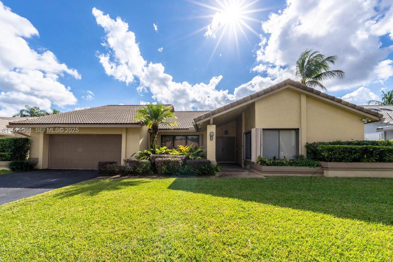 9272 18th St - Photo 1