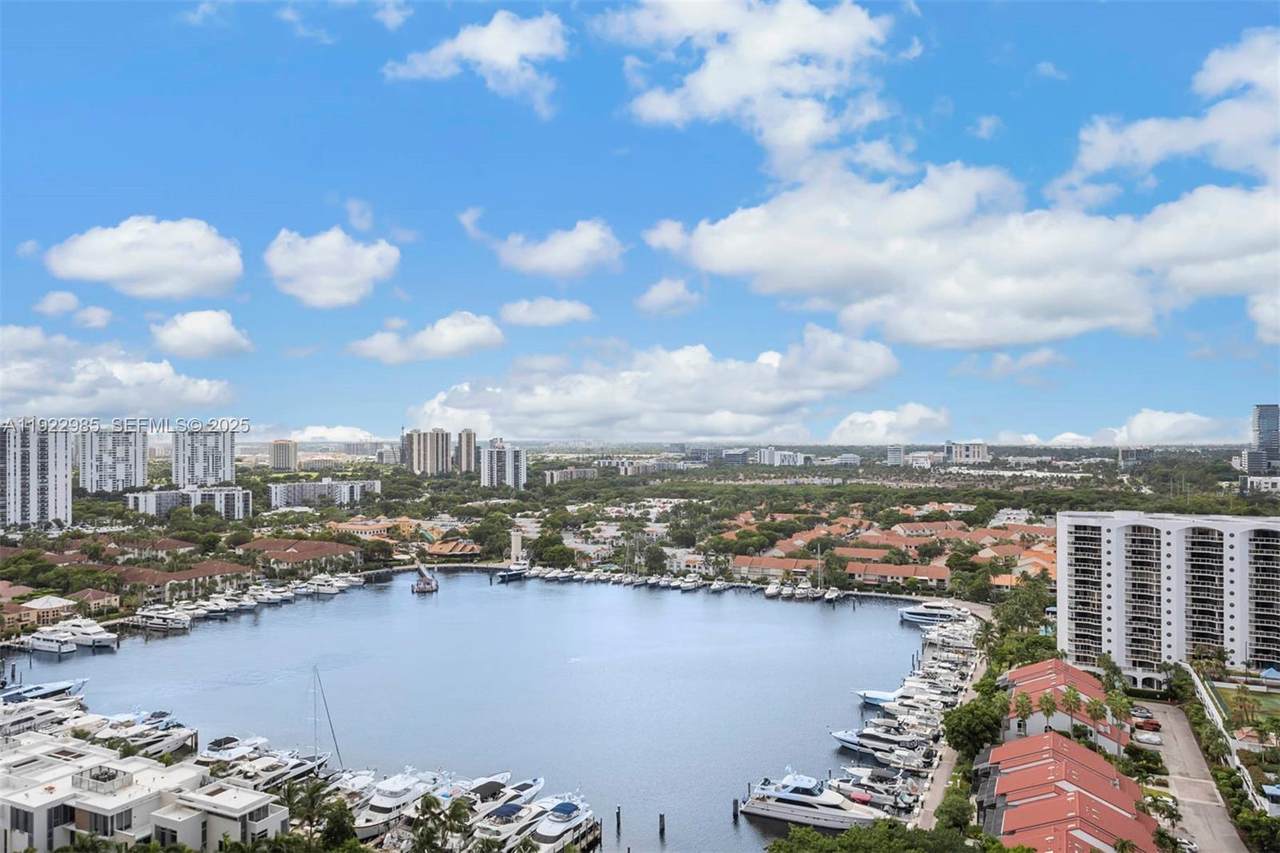 21205 Yacht Club Dr - Photo 1