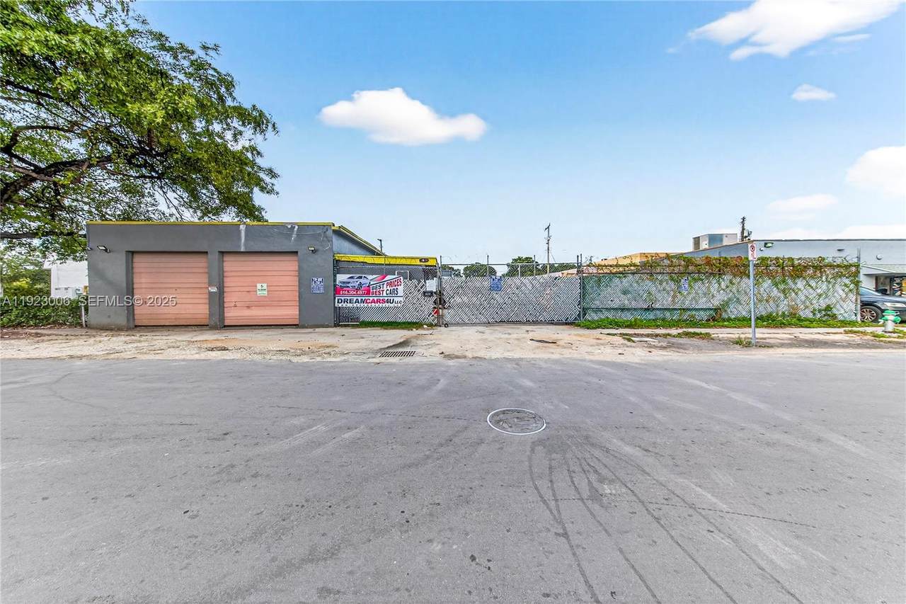 5832 Washington St - Photo 1