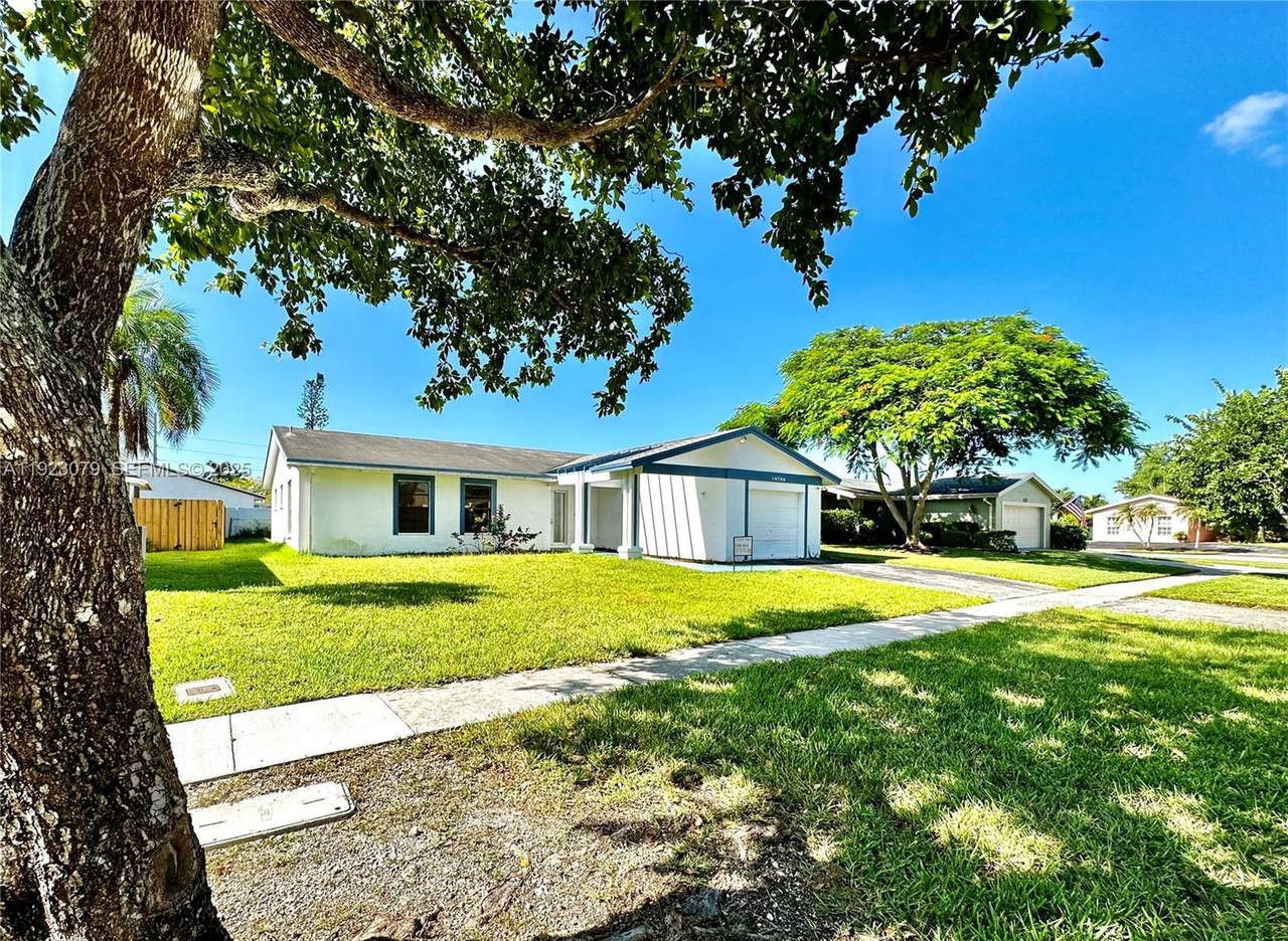 16708 5th Way - Photo 1