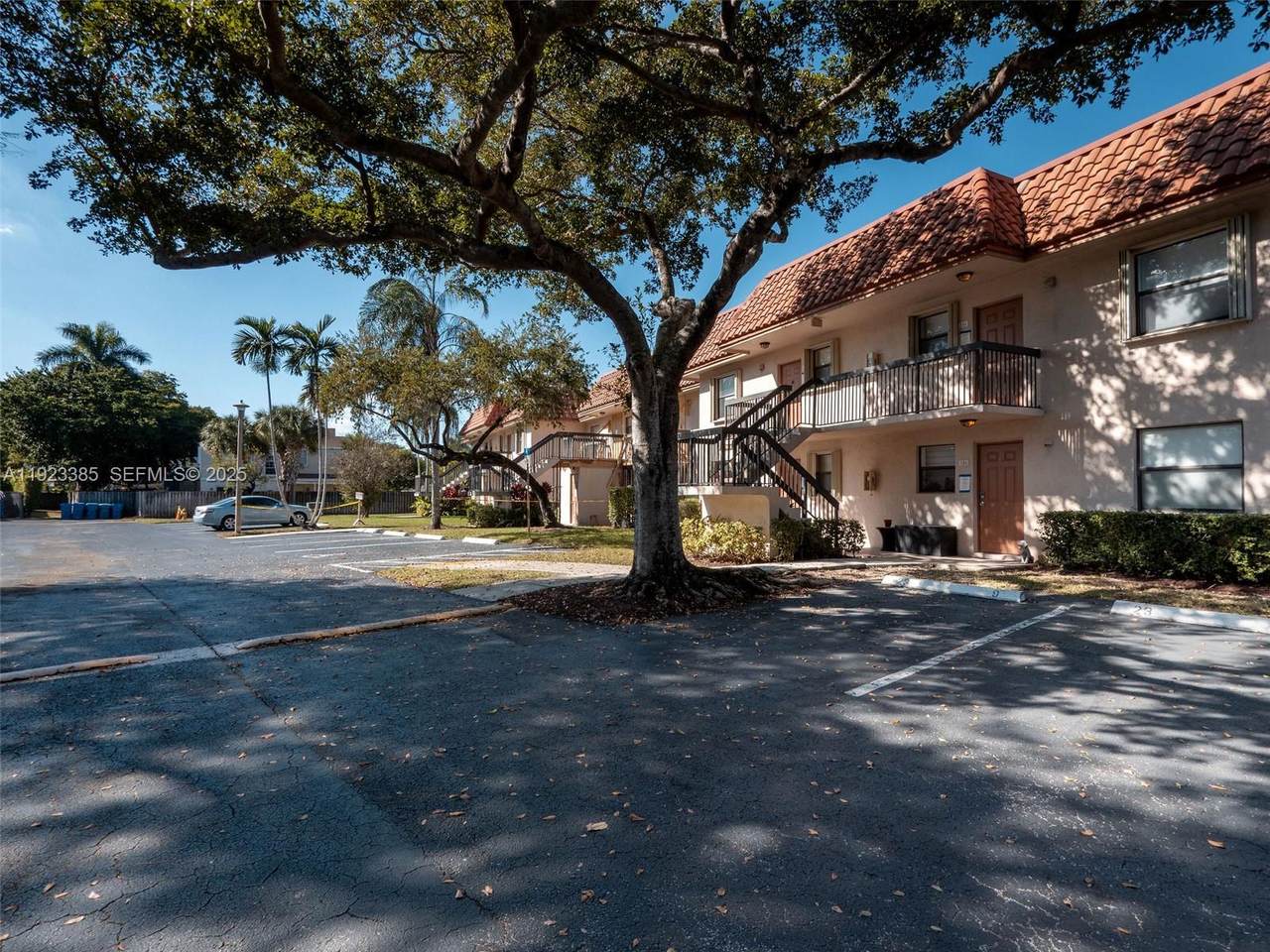 15801 Waterside Cir - Photo 1