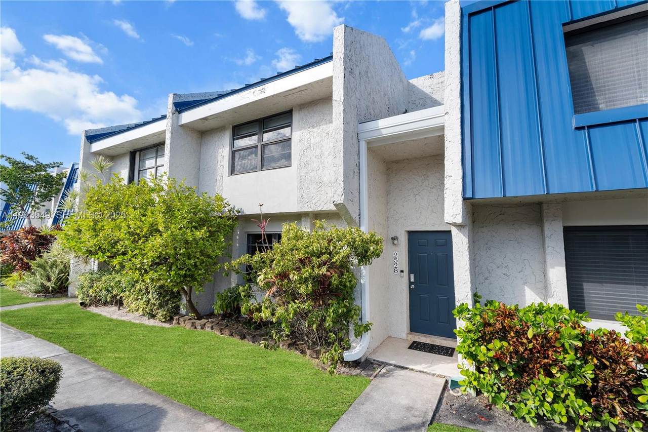 2528 38 Ave - Photo 1