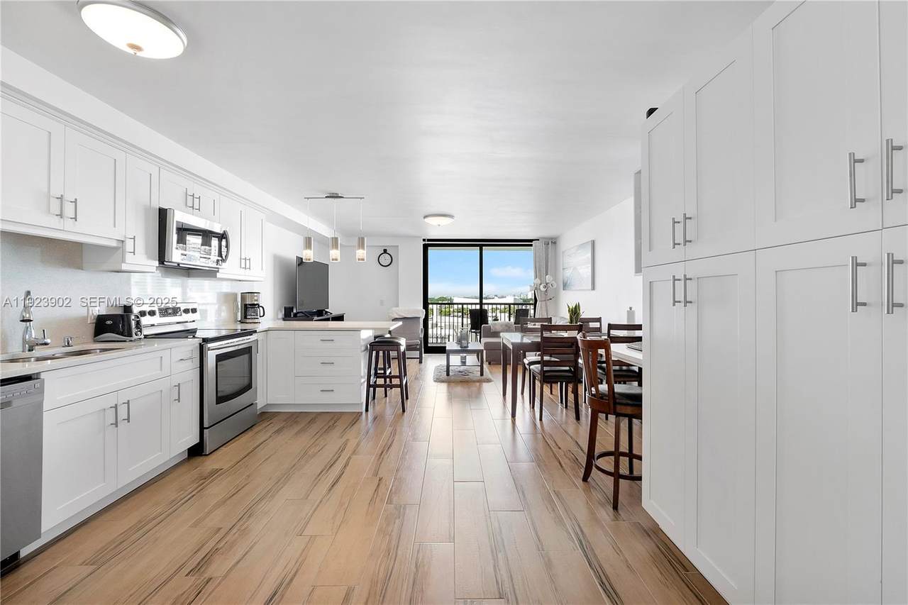 1800 Collins Ave - Photo 1
