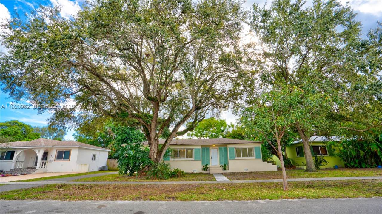 1230 133rd St - Photo 1