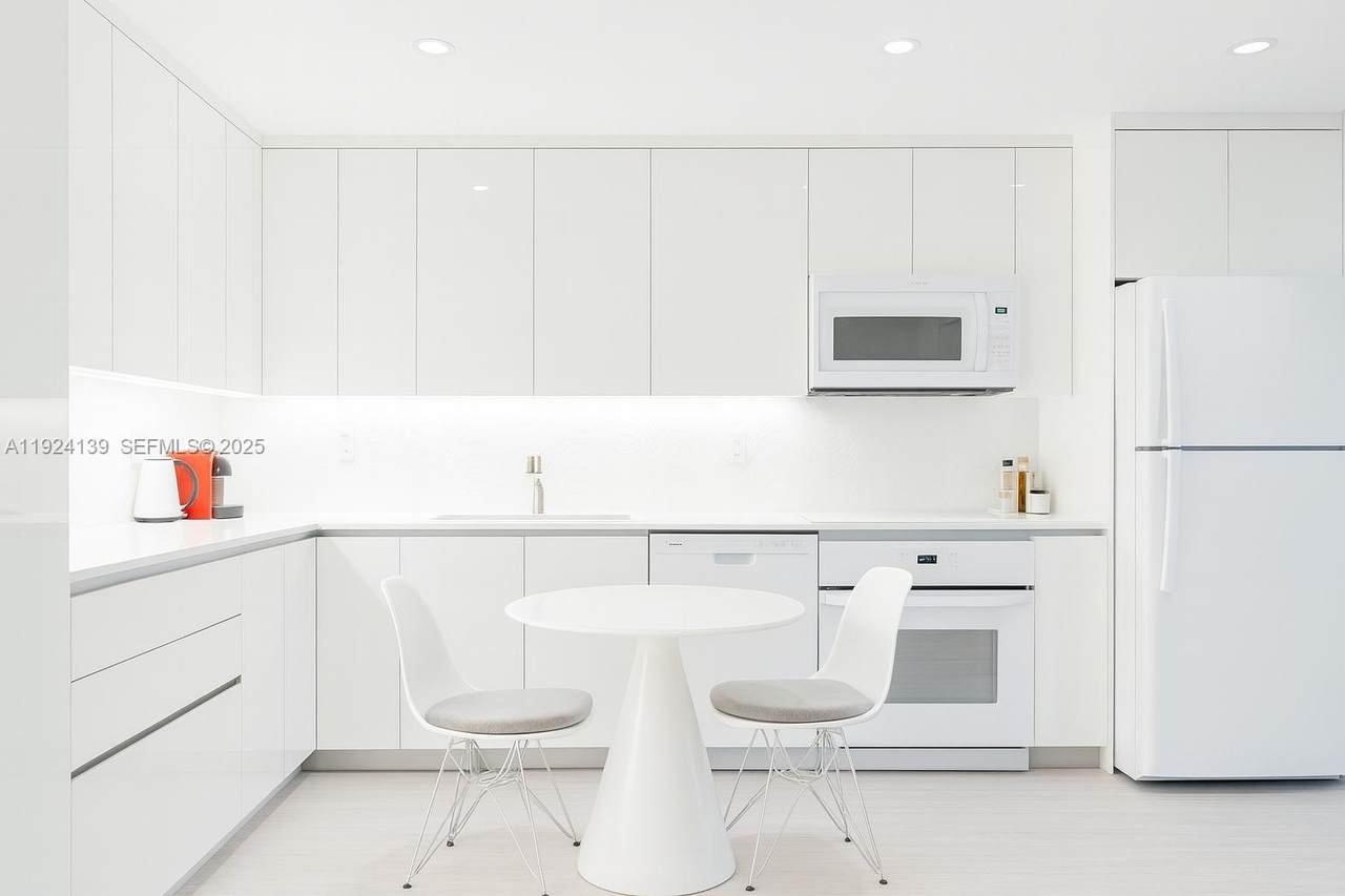 2301 Collins Ave - Photo 1