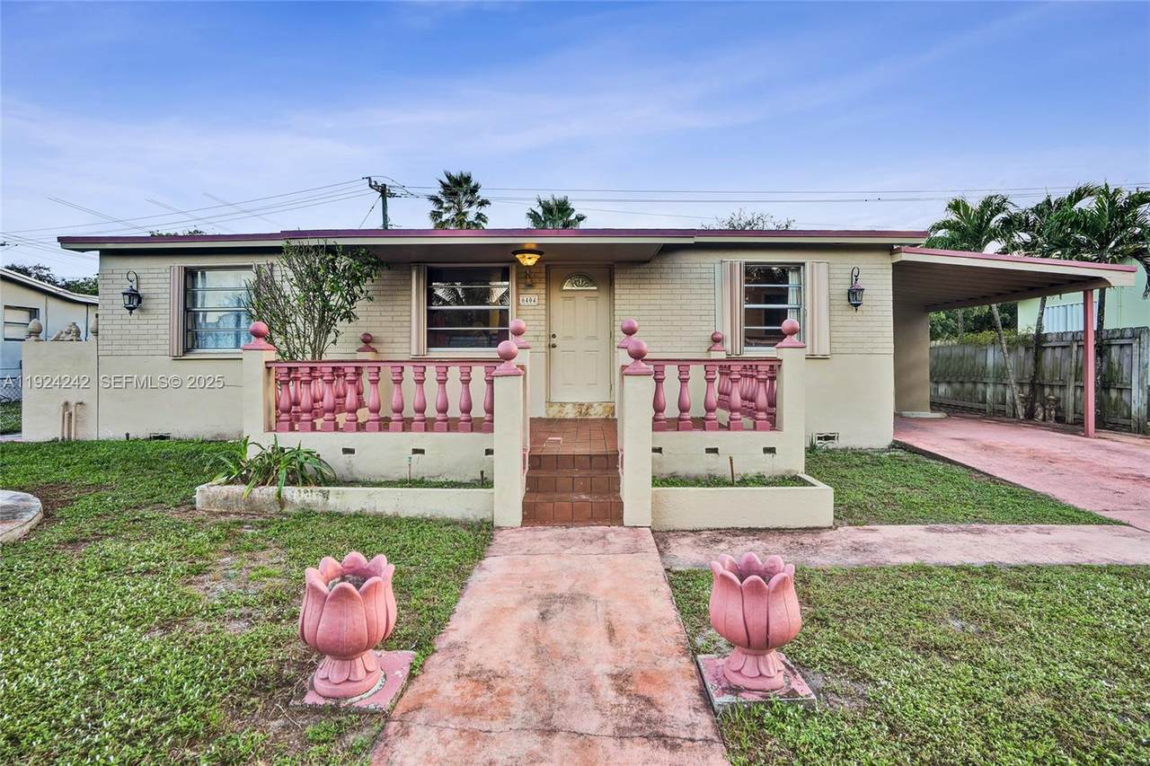 6404 Evans St - Photo 1