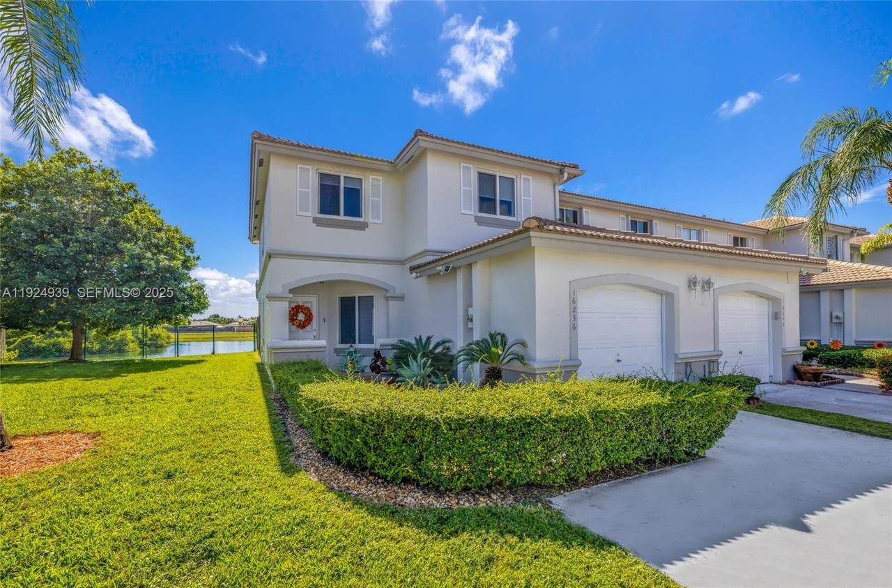 16236 75th St - Photo 1