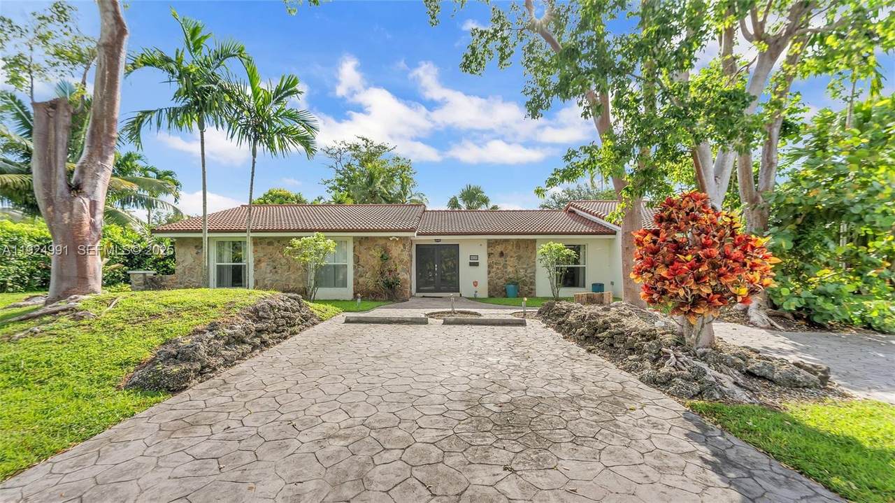 9220 94th Pl - Photo 1