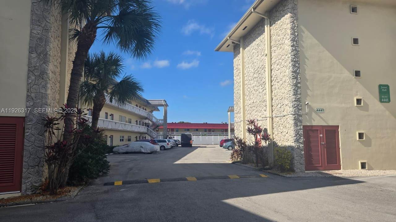 https://bt-photos.global.ssl.fastly.net/miami/1280_boomver_1_A11926317-2.jpg