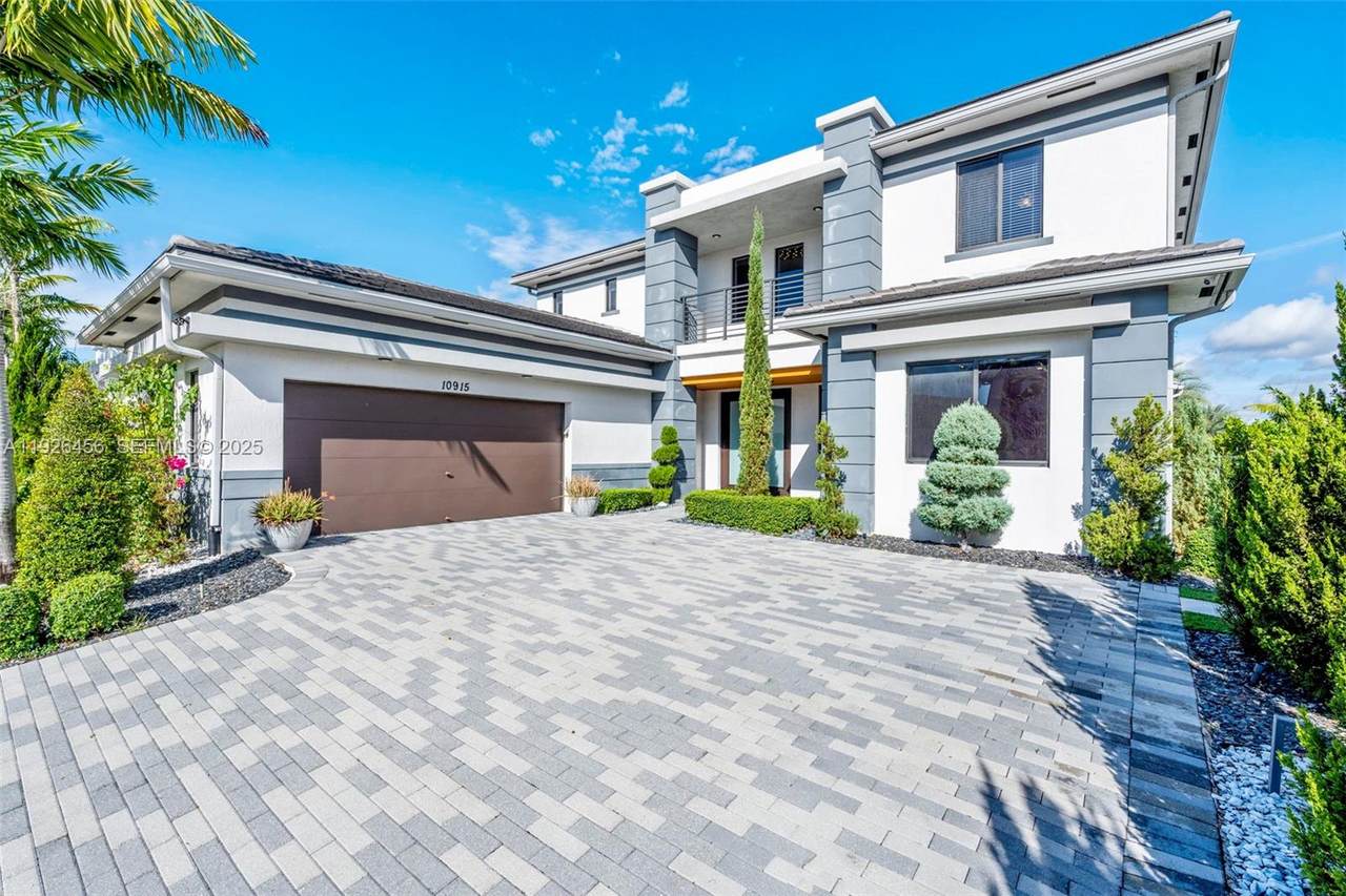 10915 Moore Dr - Photo 1