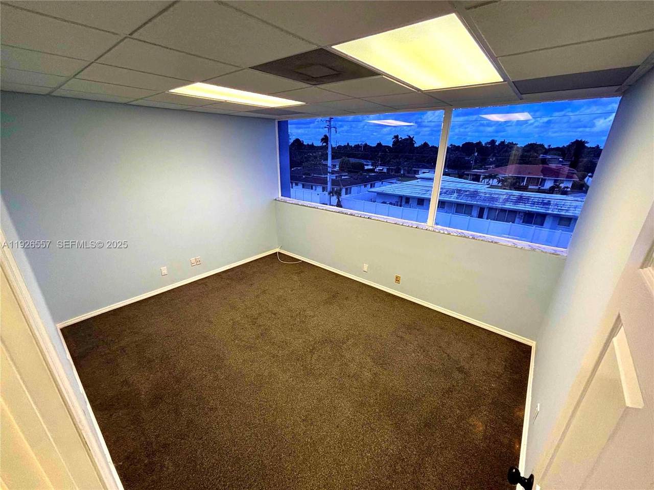 2727 Oakland Park Blvd - Photo 1