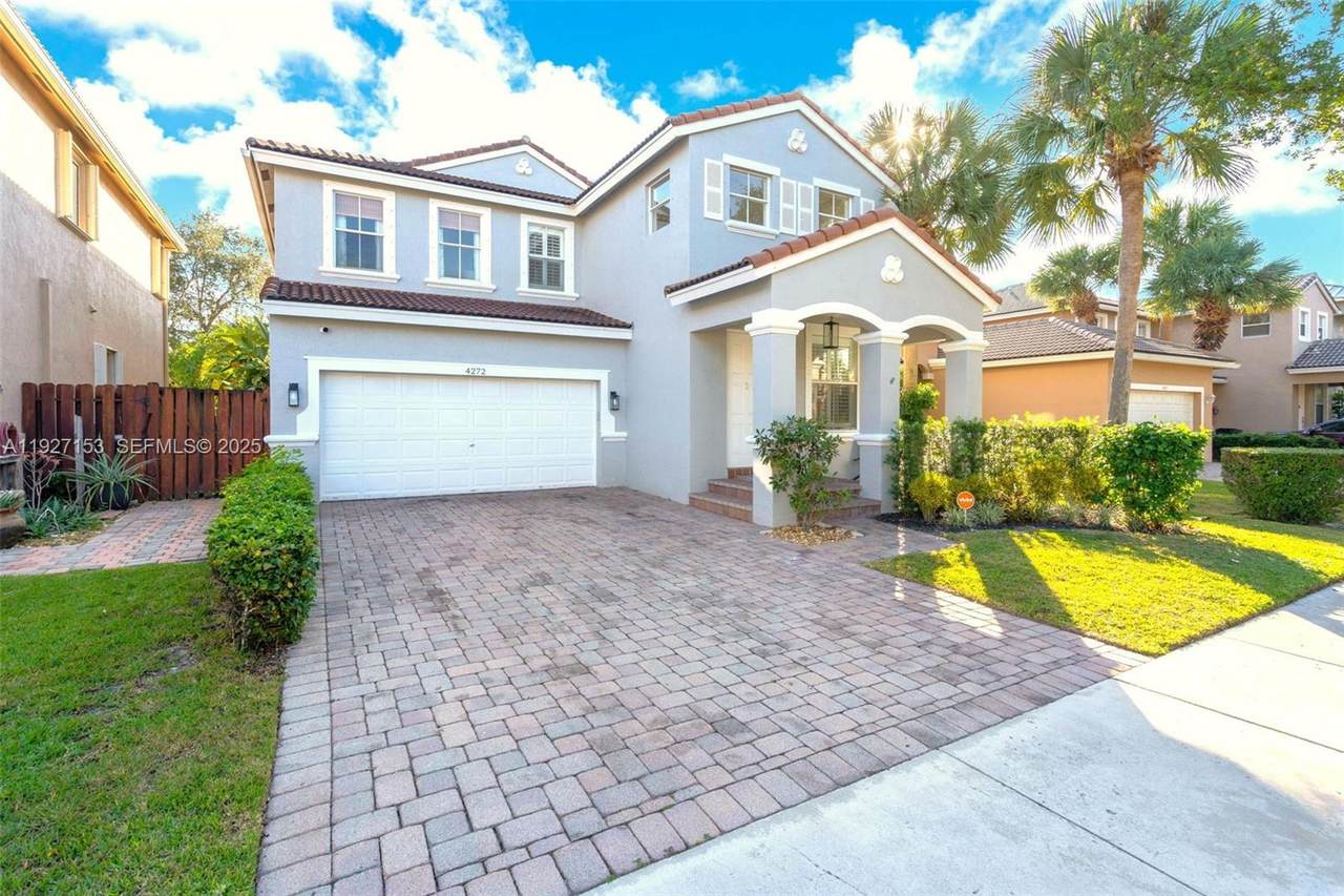 4272 Magnolia Cir - Photo 1