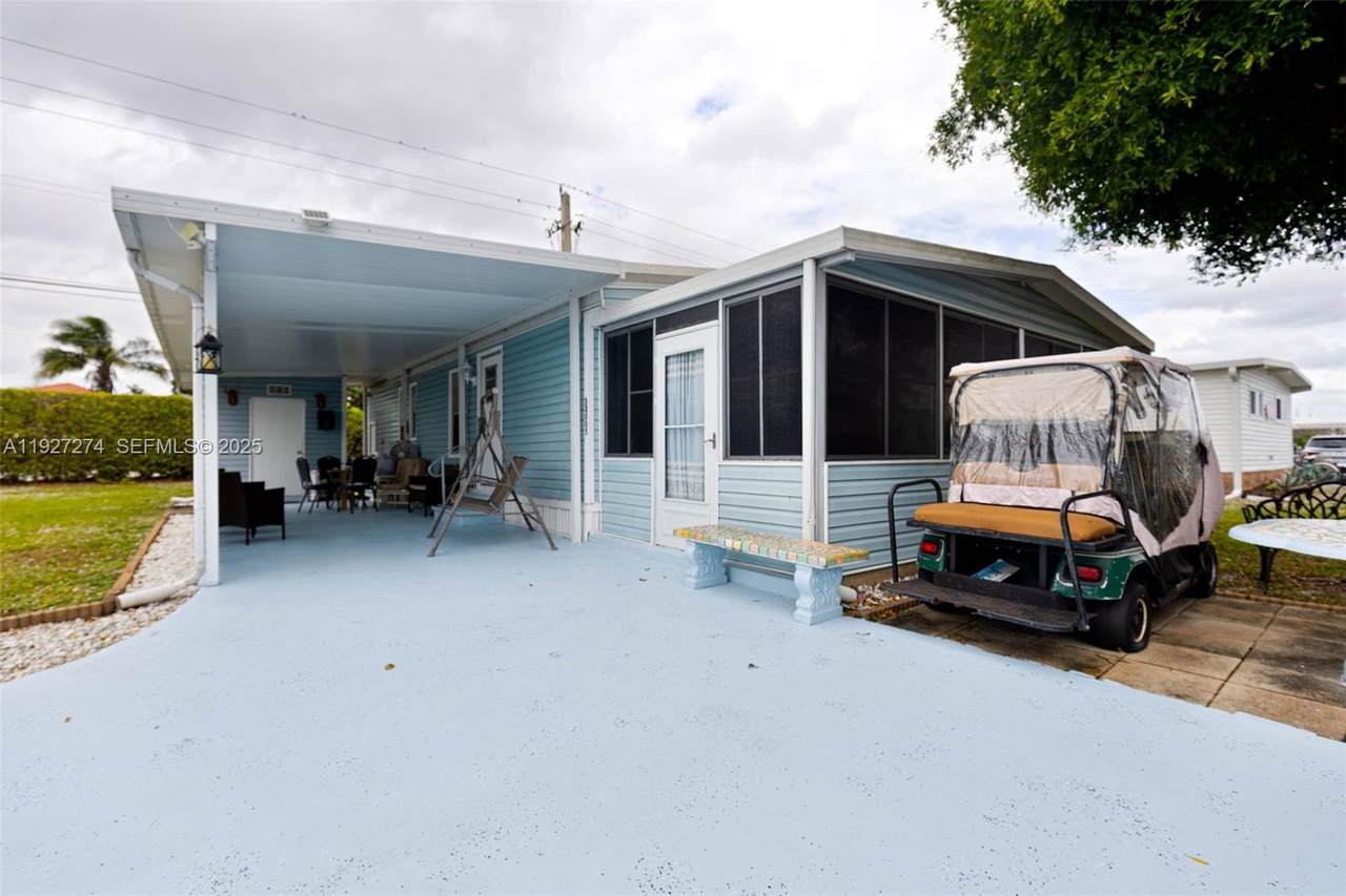 53005 Del Rio Bay - Photo 1