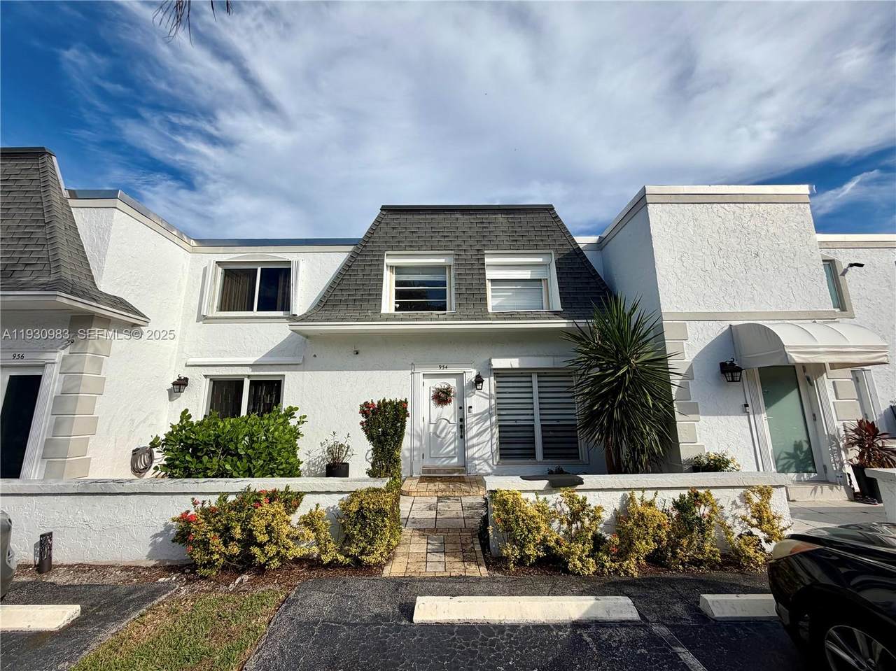 934 27th Ave - Photo 1