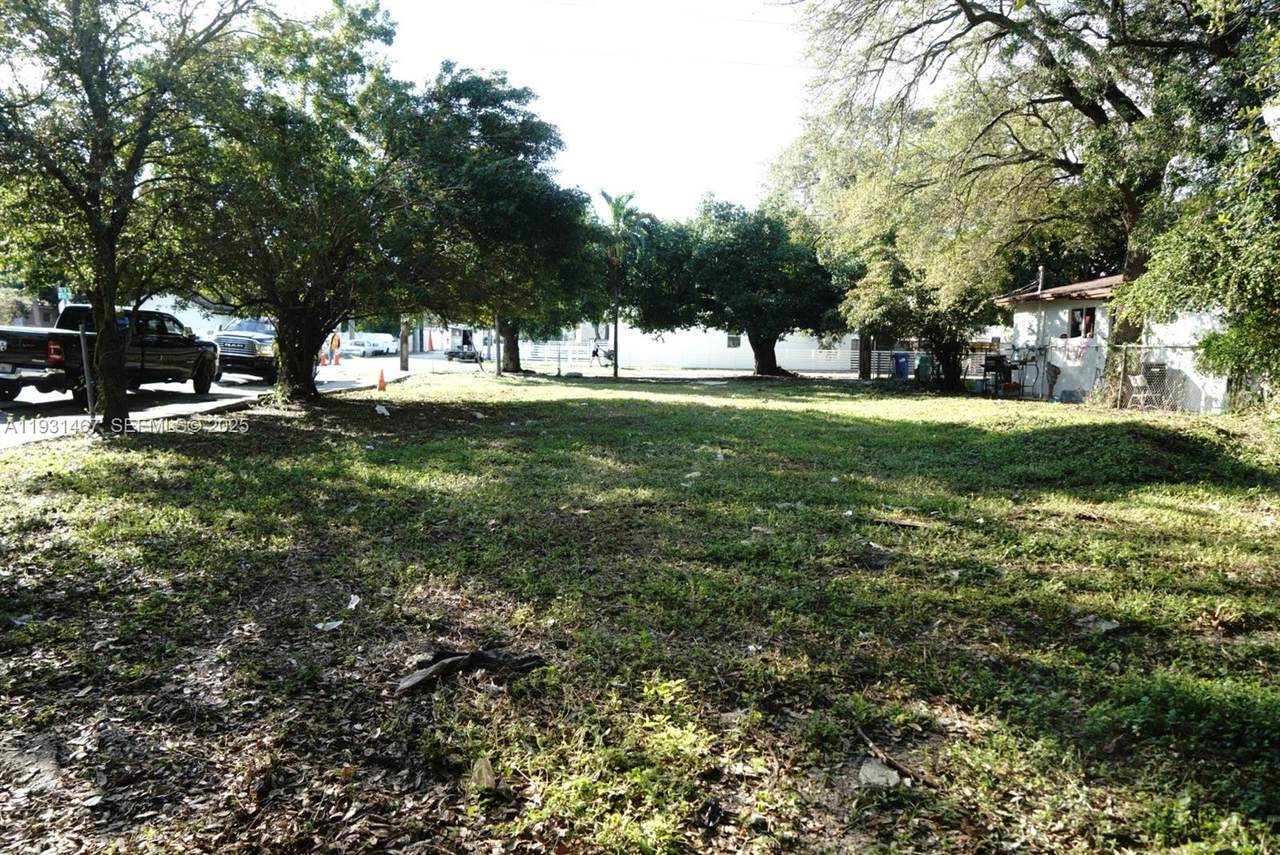 801 80th St - Photo 1