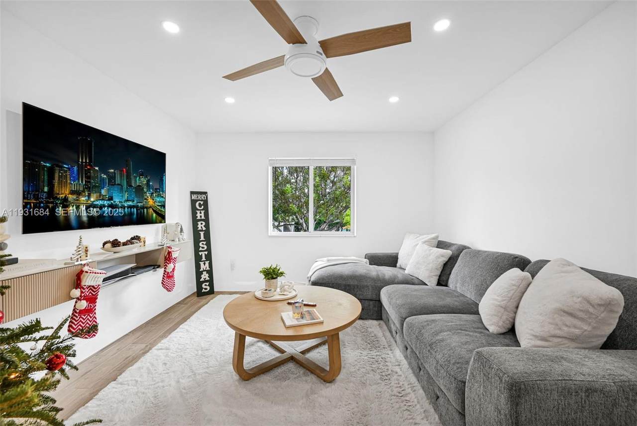 8609 68th Ct - Photo 1