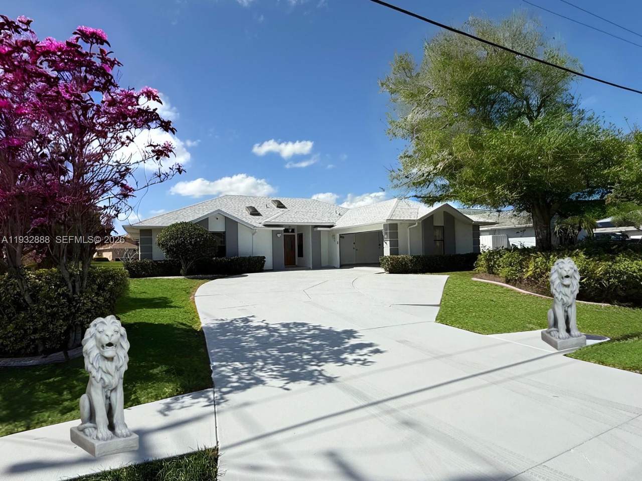 5400 Emblem St - Photo 1