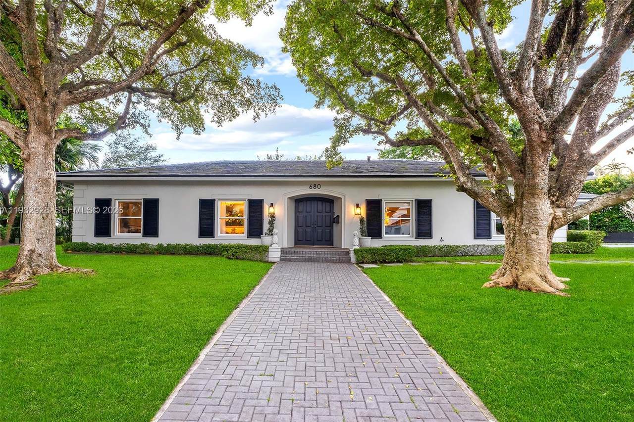 680 Buttonwood Ln - Photo 1