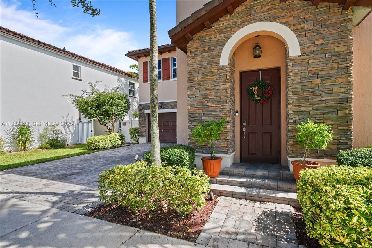 9127 171st Ct - Photo 1