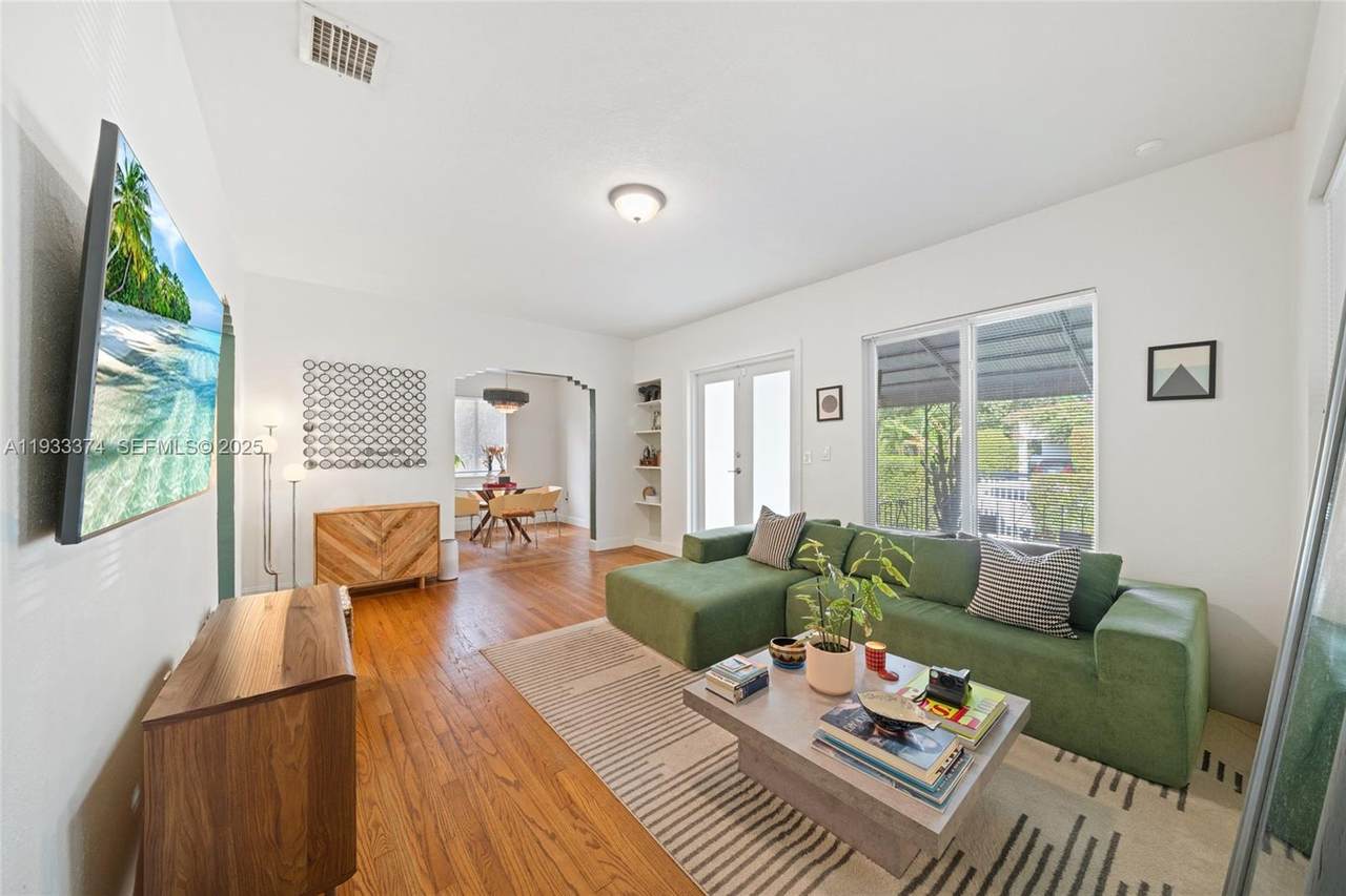 272 42nd St - Photo 1