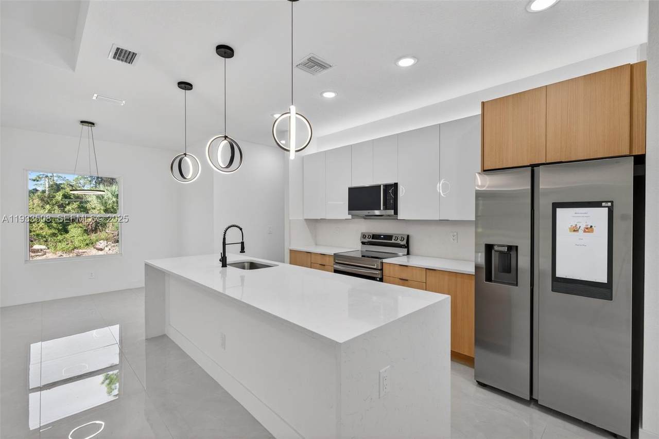 220 Lomax Ave - Photo 1