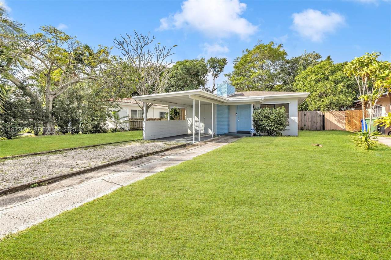 1317 7th Ter - Photo 1