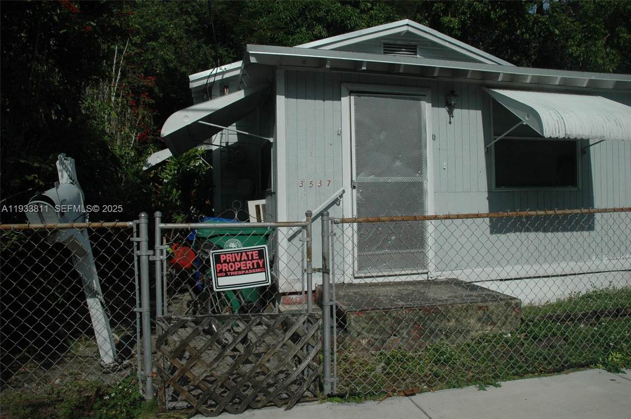 3537 Charles Ave - Photo 1