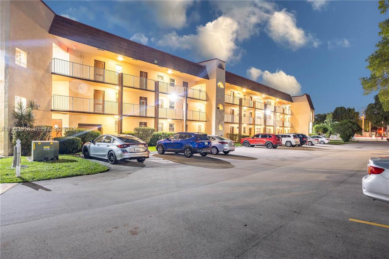 2811 Pine Island Rd - Photo 1