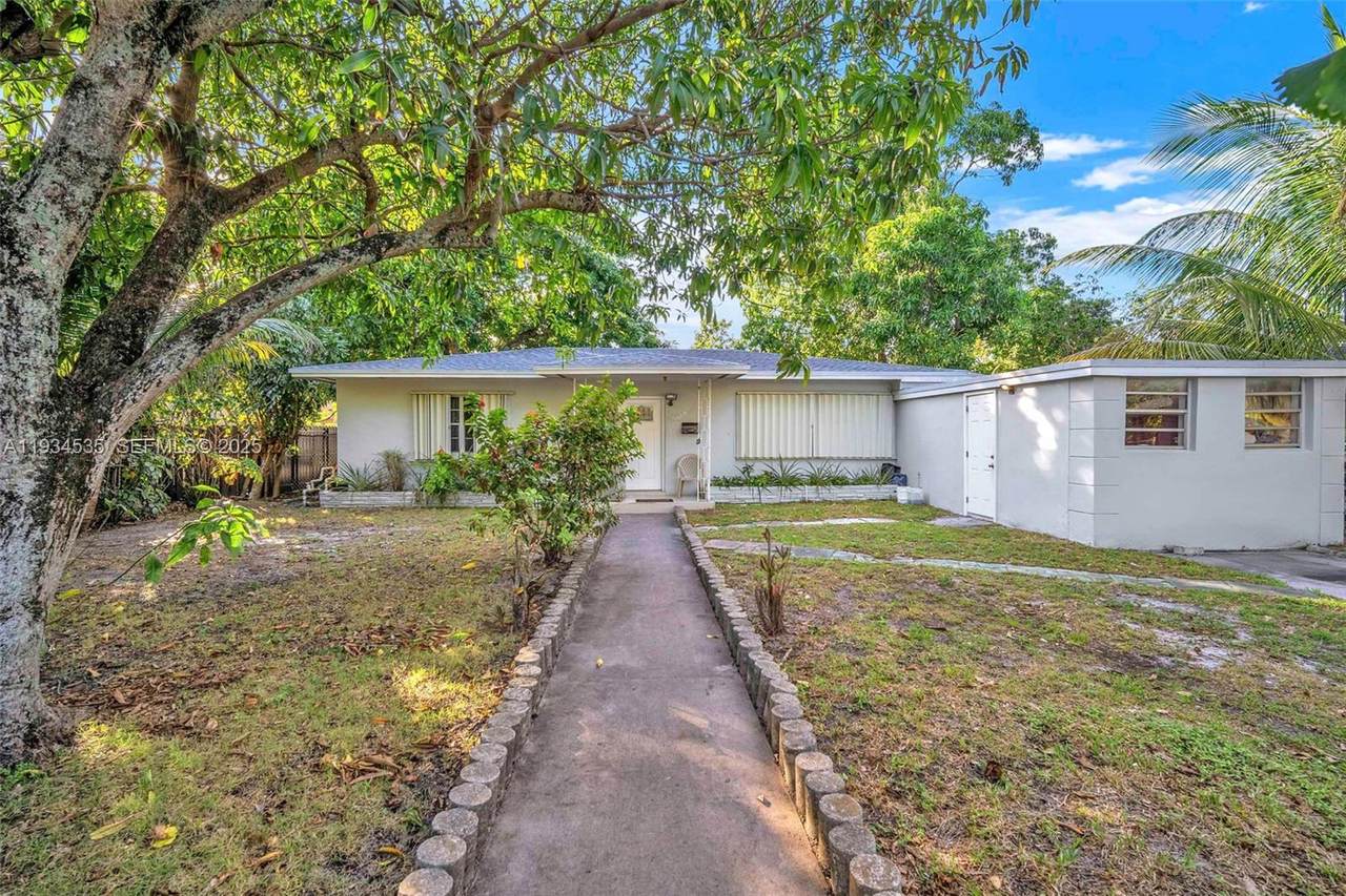 16234 9th Ct - Photo 1