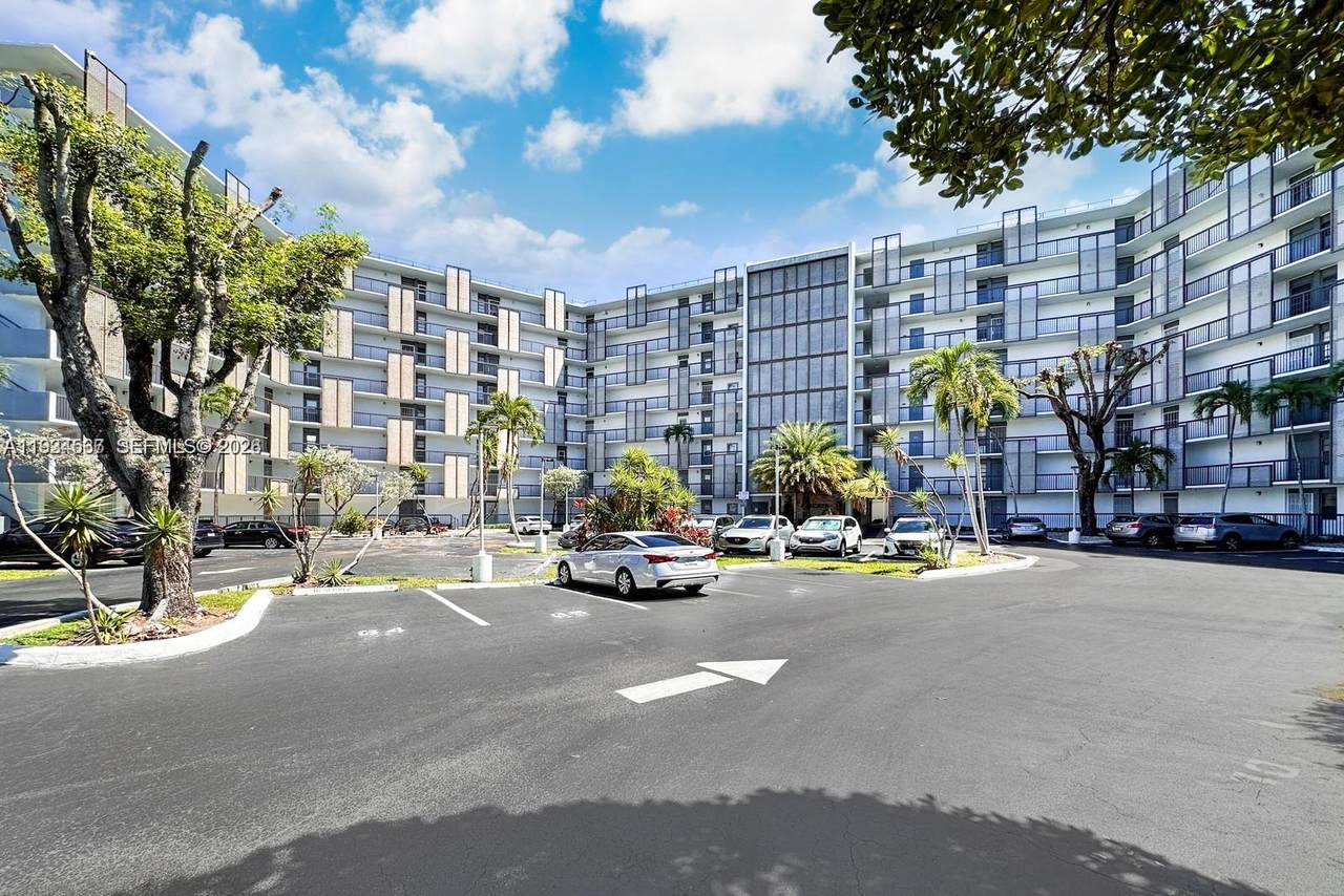 20500 Country Club Dr - Photo 1